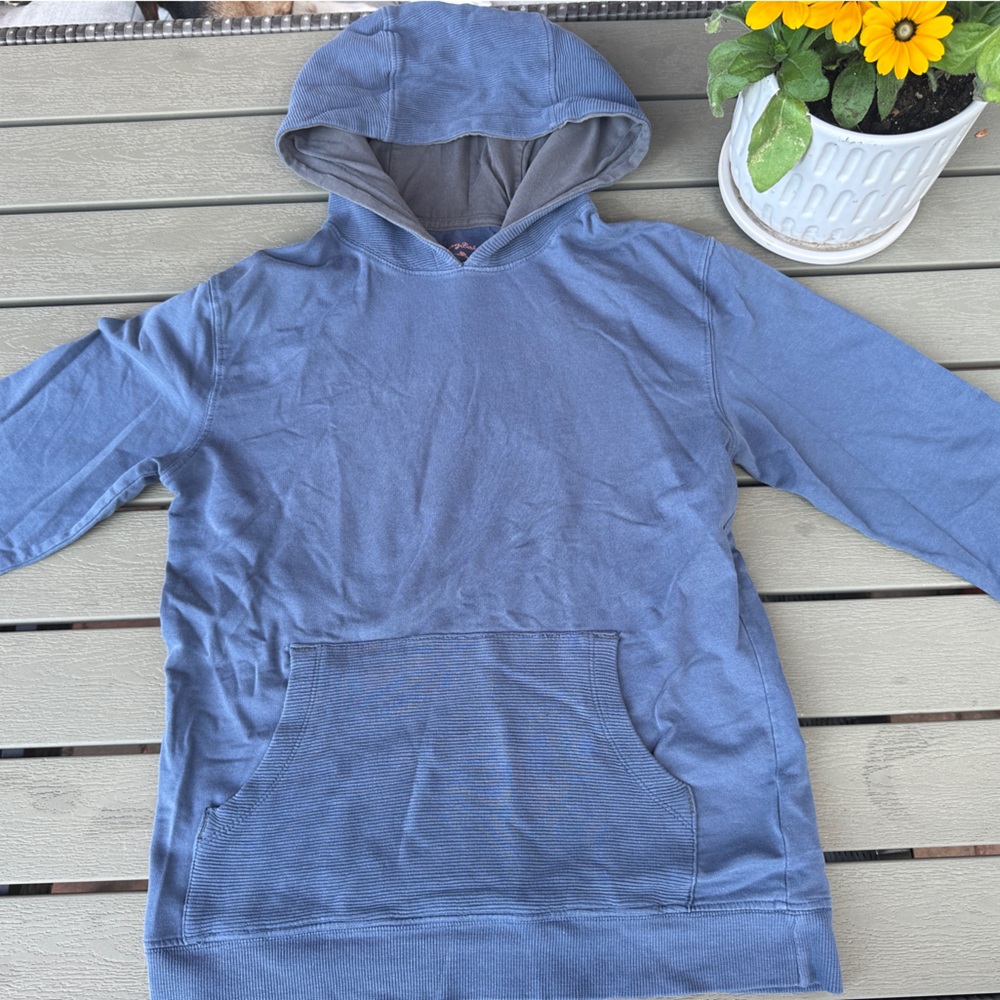 Bundle of boys tops, Gap, Lands End, Tommy Bahama, Cat and Jack. Good condition.